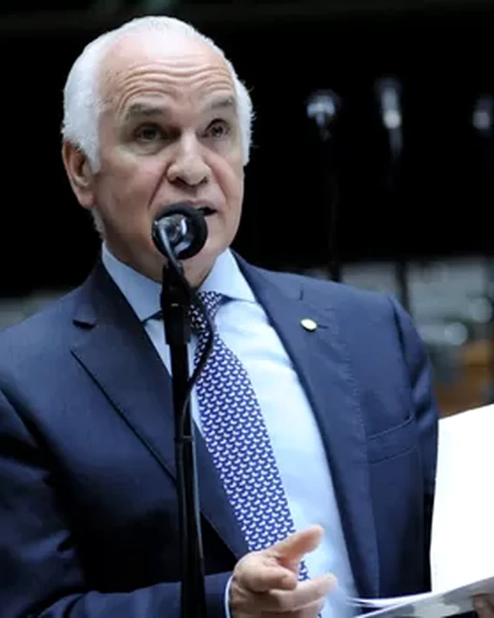 Registro profissional em ambiente político